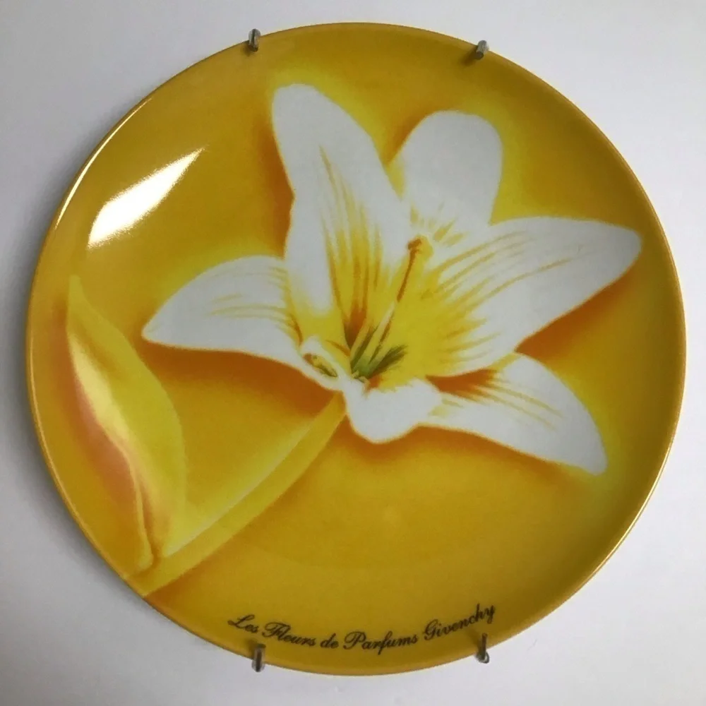 Givenchy Paris Porcelain Dessert Plates SET OF 2 Lily Bird of Paradise 8.25 2003